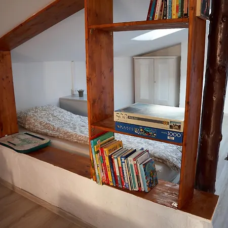 דירה The Attic Of The Painter Eugen Gasca